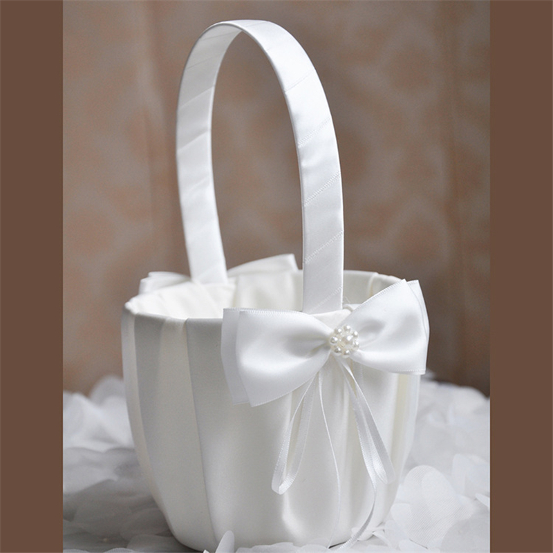 Witte bloemenmeisjesmand met p - Gardening Tools Girls recensie en prijs