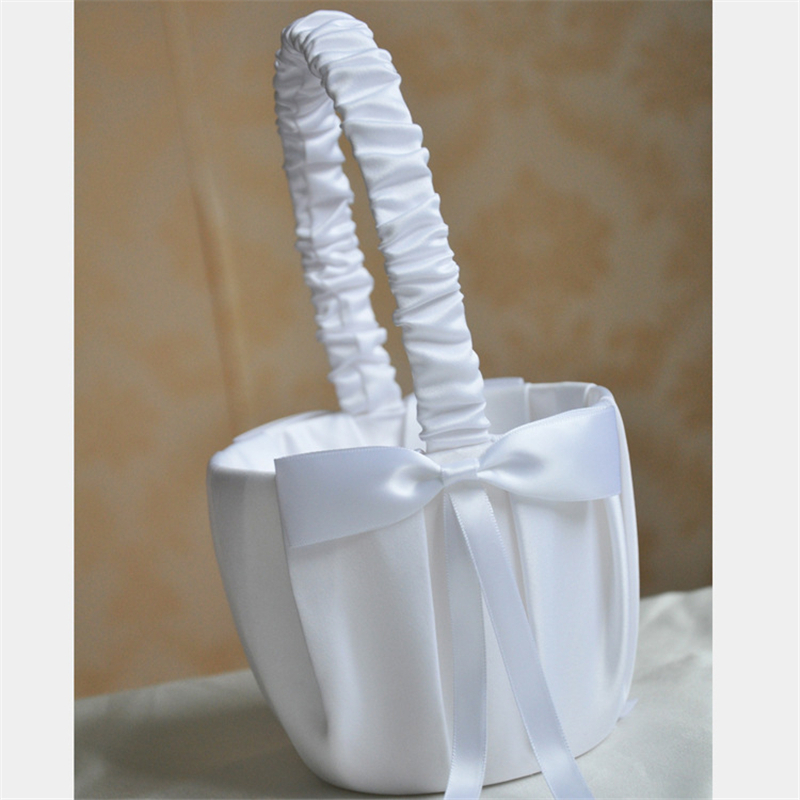 Witte bloemenmeisjesmand met p - Gardening Tools Girls recensie en prijs
